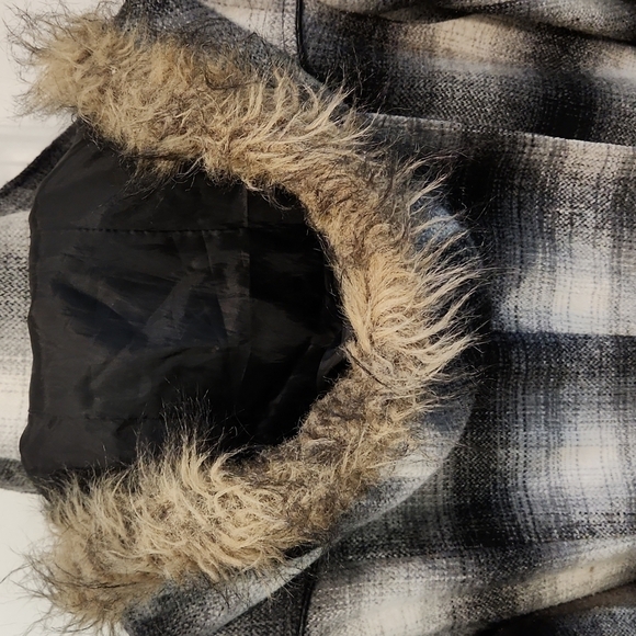 LAST Kiss Flannel Faux Fur Trimmed Hooded Jacket - Picture 6 of 9